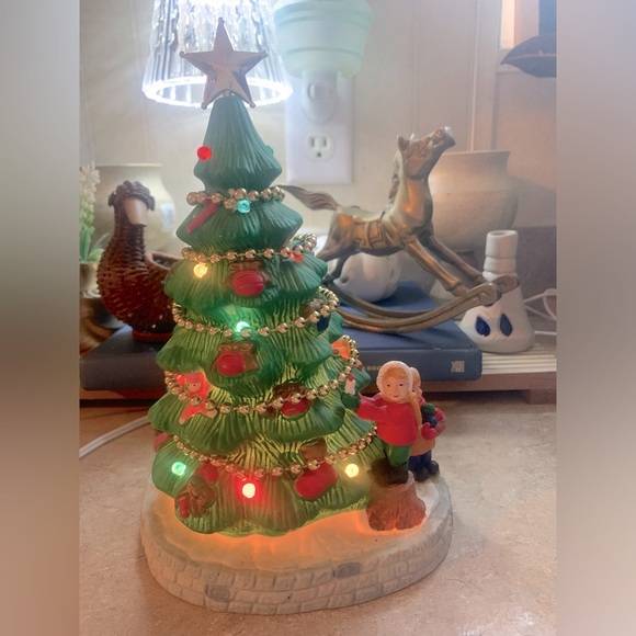Vintage 1997 Dickensville Porcelain Lighted Tree 9" Tall 6' Cord C7 Bulb Retired - Picture 1 of 8
